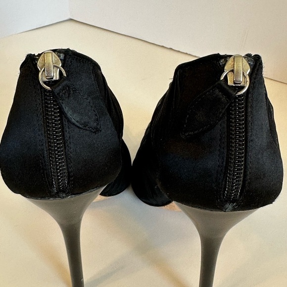 Badgley Mischka Elegant Black Satin Peep Toe Zipper Back 5” Heels Sz 10 - Picture 4 of 10